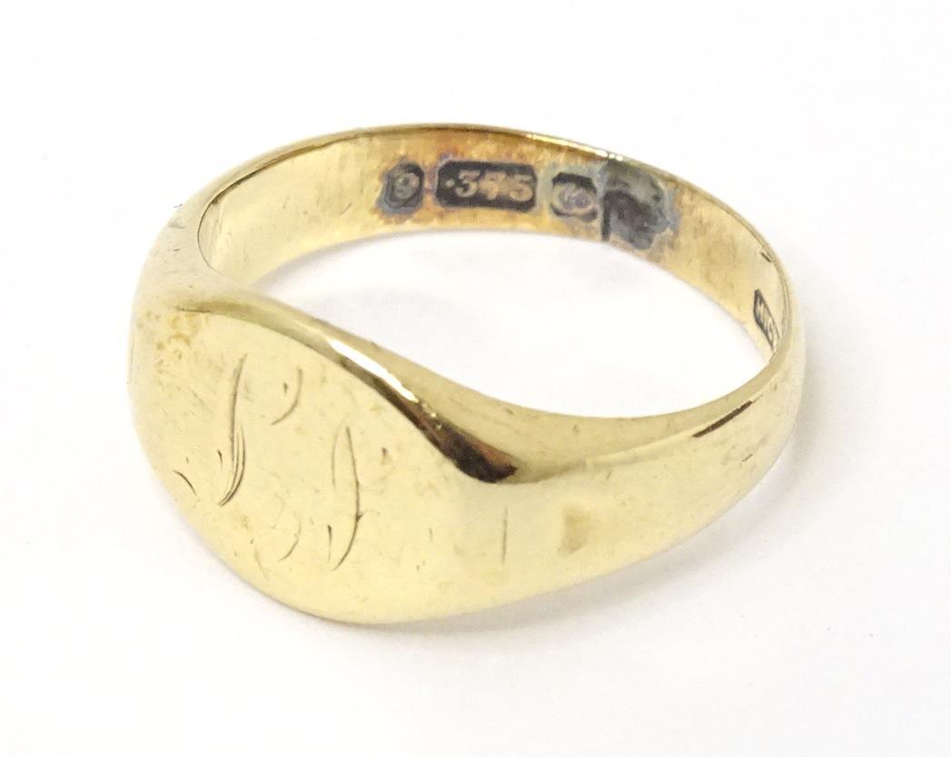 A 9ct gold signet ring. Ring size approx L 1/2  Please Note - we do not make reference to the (1 of 4)