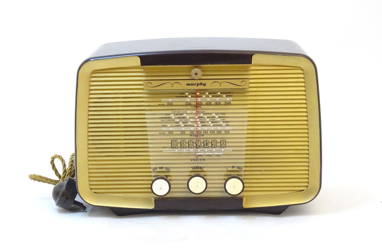 A vintage Murphy radio with a Bakelite case, serial number 433892. Approx. 10 1/4" high x 14 3/4" (1 of 6)