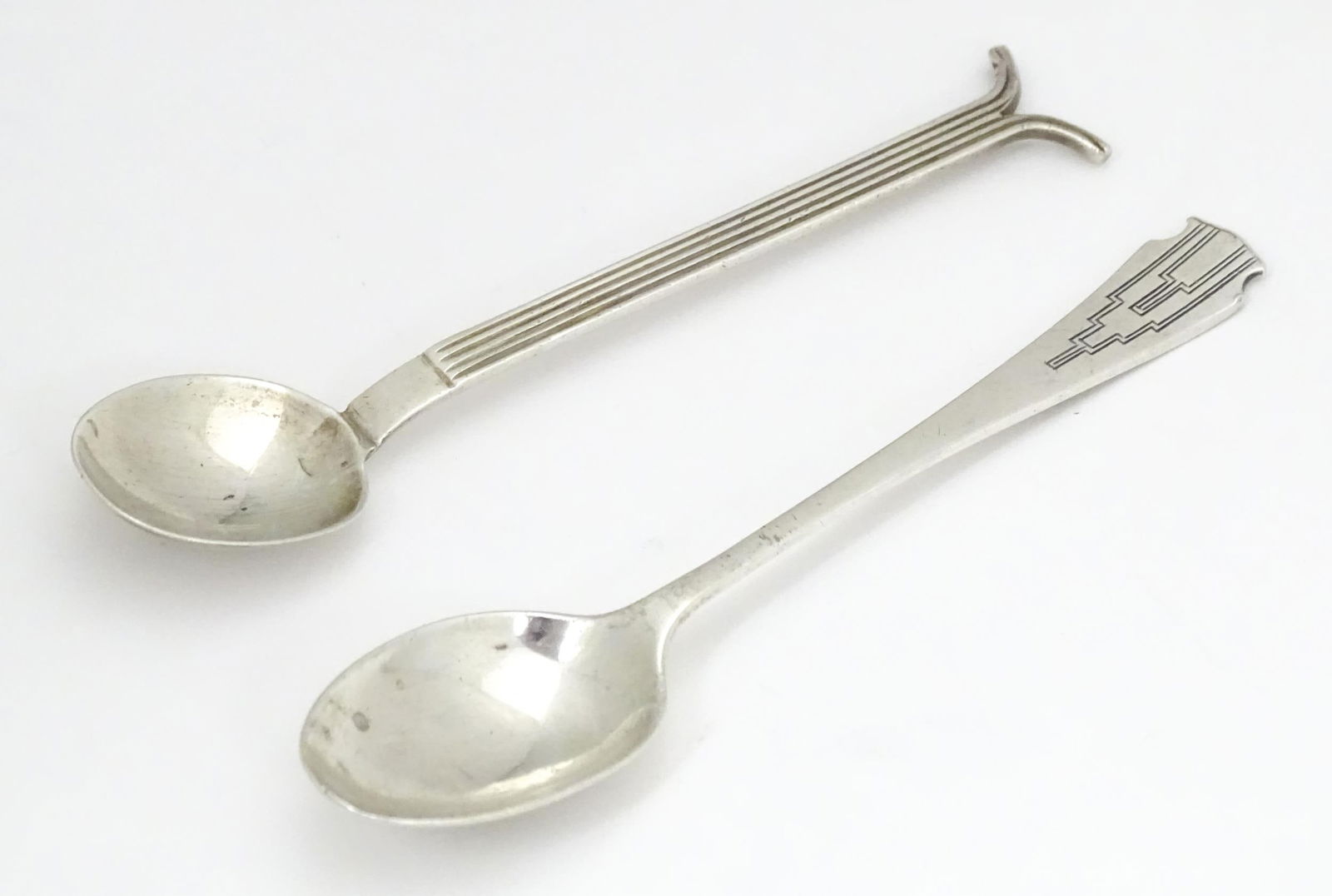 Two Art Deco silver spoons one with engraved geometric decoration to handle , hallmarked Sheffield (1 of 7)