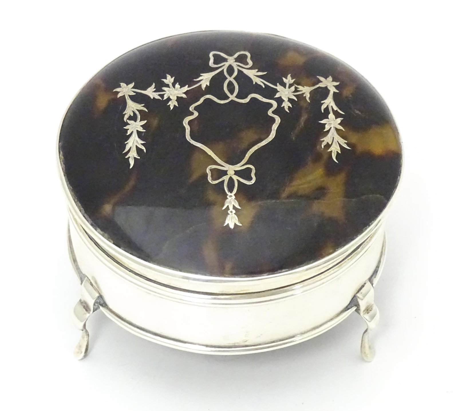 A silver ring box raised on three feet, the tortoiseshell lid with piquework decoration, hallmarked (1 of 8)
