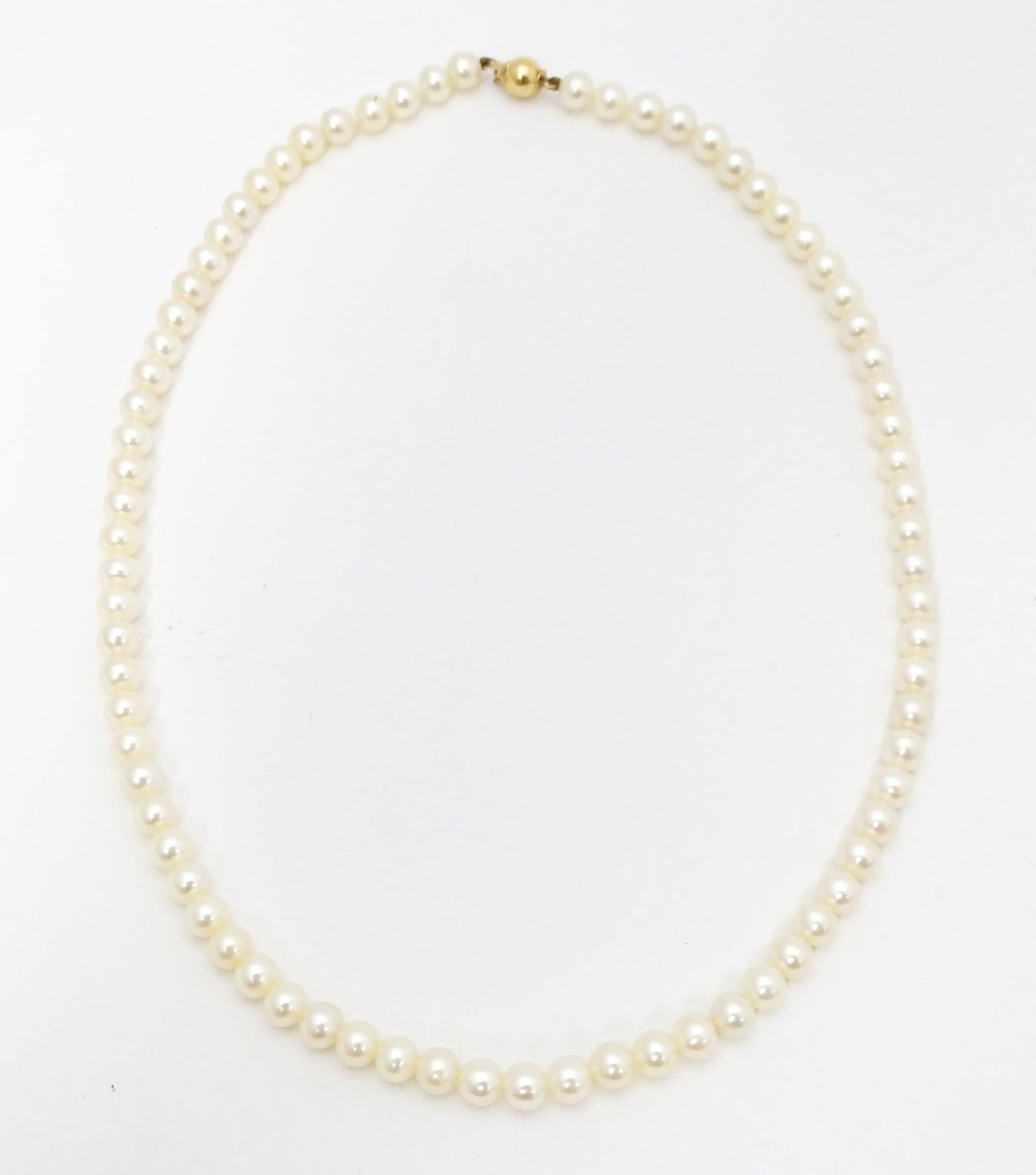 A pearl necklace with 9ct gold clasp. Approx. 16" long Please Note - we do not make reference to the (1 of 6)