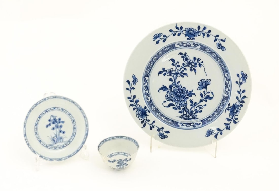 A Chinese Nanking Cargo blue and white tea bowl and saucer decorated with pine trees and banded (1 of 17)