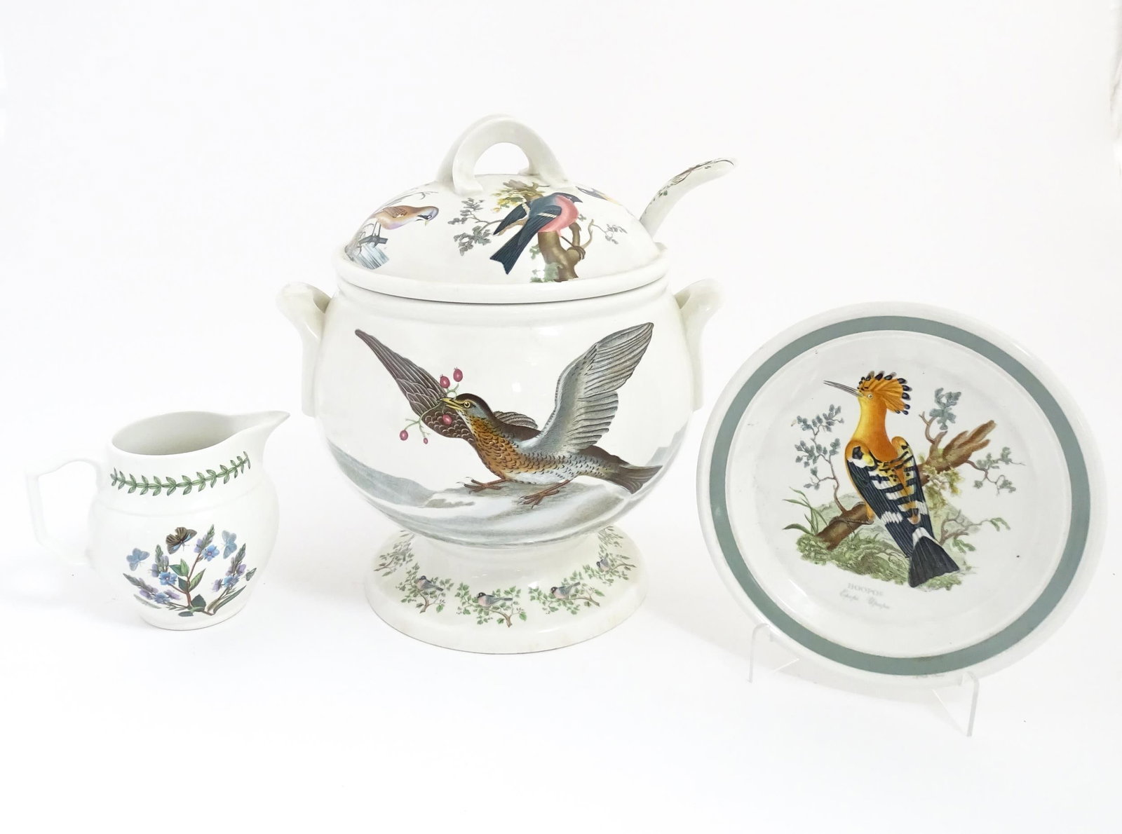 A quantity of Portmeirion items to include a soup tureen, ladle and collectors plate in the Birds of (1 of 13)