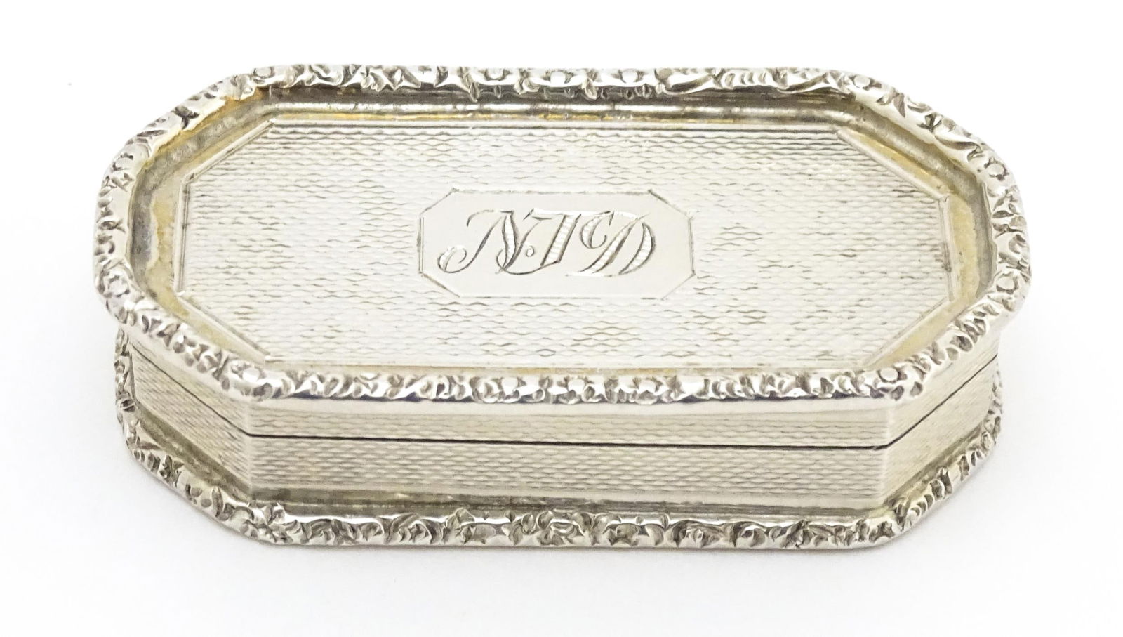A silver snuff / pill box hallmarked Birmingham 1989, maker Peter John Doherty. 2 1/4" Please Note: A silver snuff / pill box hallmarked Birmingham 1989, maker Peter John Doherty. 2 1/4" Please Note - we do not make reference to the condition of lots within descriptions. We are however happy to prov