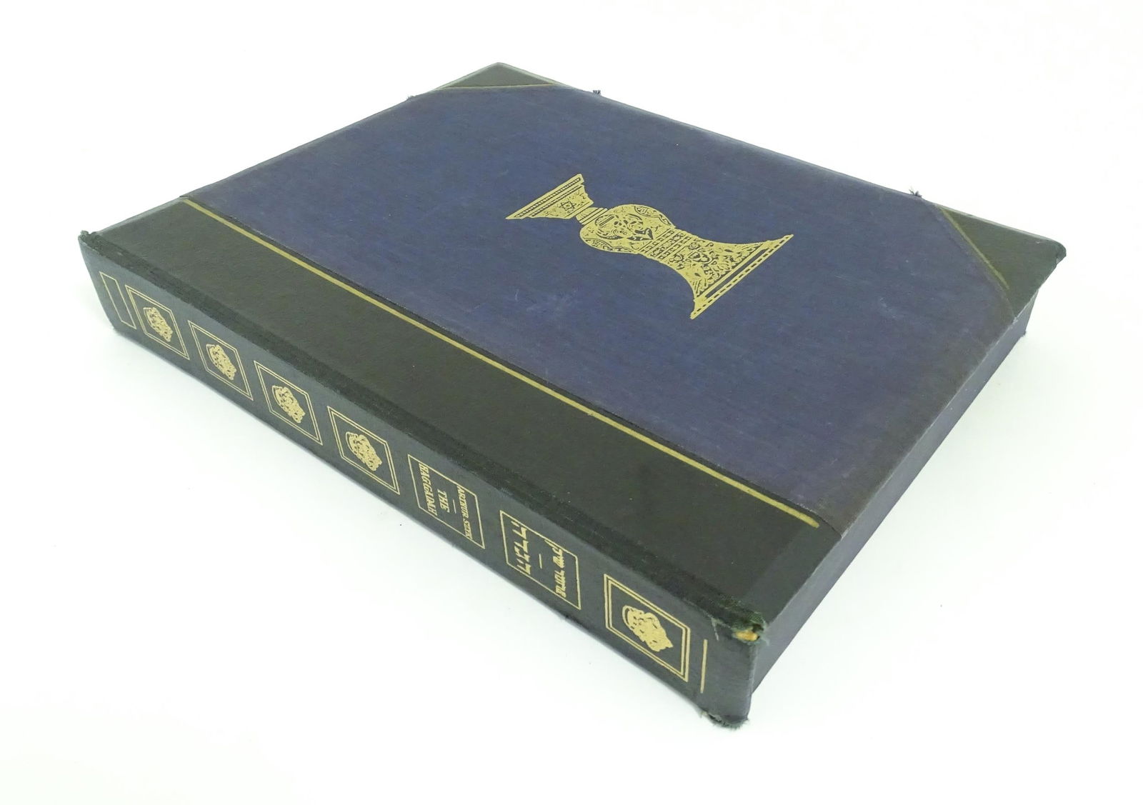 Book: The Haggadah by Arthur Szyk, edited by Cecil Roth. Published by Massadah and Alumoth,: Book: The Haggadah by Arthur Szyk, edited by Cecil Roth. Published by Massadah and Alumoth, Jerusalem, 1962 Please Note - we do not make reference to the condition of lots within descriptions. We are