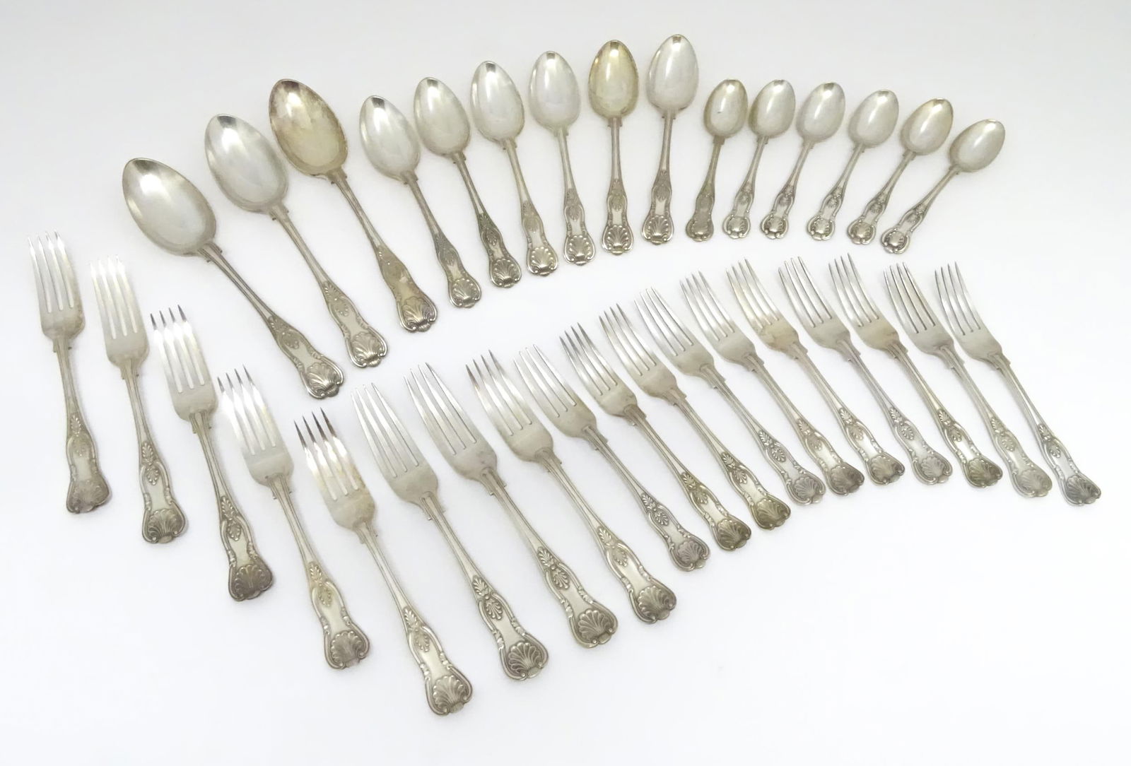 A quantity of silver plate King's pattern flatware / cutlery to include spoons and forks (Approx. (1 of 8)