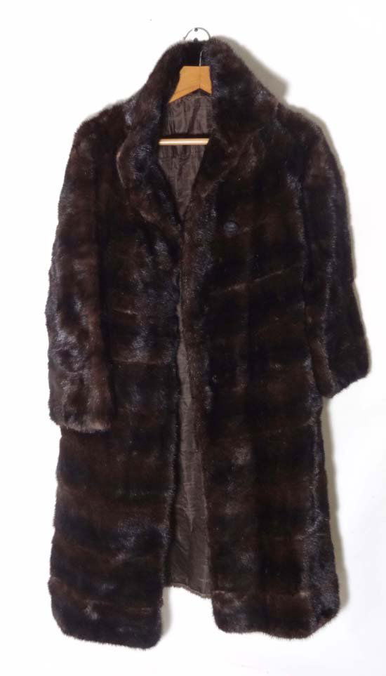 Vintage Retro Clothing : a dark Mink fur coat with: Vintage Retro Clothing : a dark Mink fur coat with patterned dark silk lining and spare buttons.