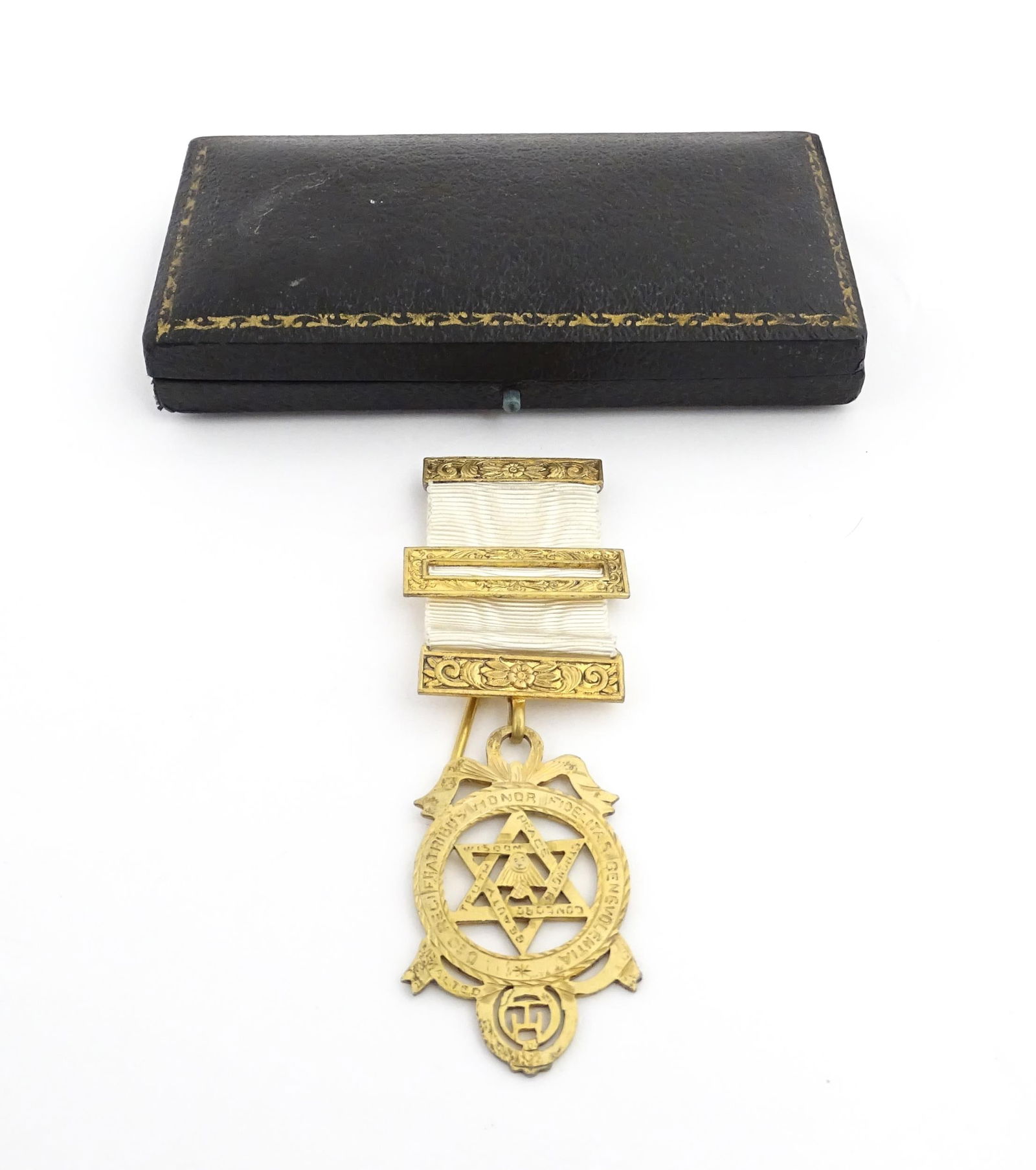 Freemasonry / Masonic Interest: A silver gilt Masonic jewel hallmarked London 1928, maker Toye & Co. (1 of 8)