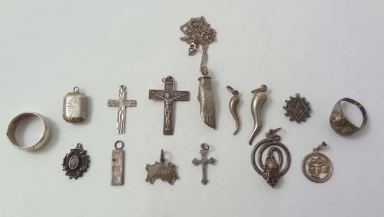 A quantity of silver jewellery including a cat formed r: A quantity of silver jewellery including a cat formed ring, silver cross pendants, locket, ingot pendant, foot formed pendant etc (42g)