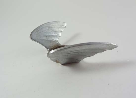 Automobilia - Vintage car mascot : A pair of chromium p: Automobilia - Vintage car mascot : A pair of chromium plated Austin 10 wings