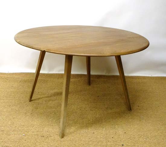 Vintage Retro : a British Ercol blonde elm circular ext: Vintage Retro : a British Ercol blonde elm circular extending table no. Windsor 384, 49 1/2" extended