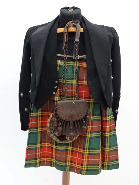 Scottish tartan : A lightweight kilt (Buchanan, ancient: Scottish tartan : A lightweight kilt (Buchanan, ancient), together with a traditional dress coatee (short jacket) and vest (waistcoat), a brown leather sporran and a white metal & badger fur sporran. 