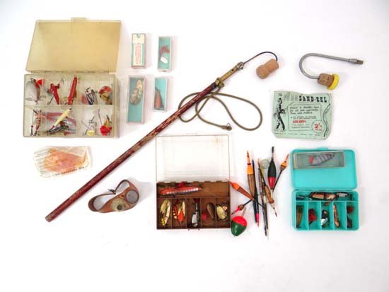 Coarse and Sea Fishing : a quantity of lures, plugs,: Coarse and Sea Fishing : a quantity of lures, plugs, Spoons, Floats, Gaff etc etc