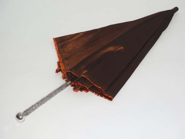 Chinese Export Silver : A ' Paragon S Fox & Co Limited: Chinese Export Silver : A ' Paragon S Fox & Co Limited ' silk parasol with hairwood shaft with Chinese Export silver handle by Wang Hing of Hong Kong and having floral , foliate and Oriental character