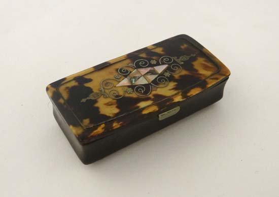Snuff : A 19thC inlaid tortoiseshell lidded horn snuff: Snuff : A 19thC inlaid tortoiseshell lidded horn snuff box with brass, and abalone inlay. 2 3/4" long Please Note - Prospective purchasers must satisfy themselves as to the condition of lots prior to
