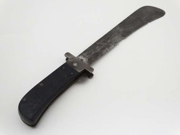 WWII : A rare US issue folding Airman's survival: WWII : A rare US issue folding Airman's survival machete , marked ' Camillus ' to the blade . 15 1/2" extended Please Note - we do not make reference to the condition of lots within catalogue descript