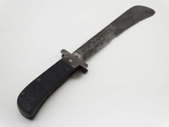 WWII : A rare US issue folding Airman's survival: WWII : A rare US issue folding Airman's survival machete , marked ' Camillus ' to the blade . 15 1/2" extended Please Note - we do not make reference to the condition of lots within catalogue descript