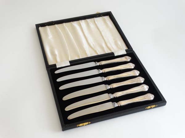 A cased set of 6 silver handled butter knives: A cased set of 6 silver handled butter knives Hallmarked 1945 maker C H Beatson Please Note - we do not make reference to the condition of lots within catalogue descriptions. We are however happy to p