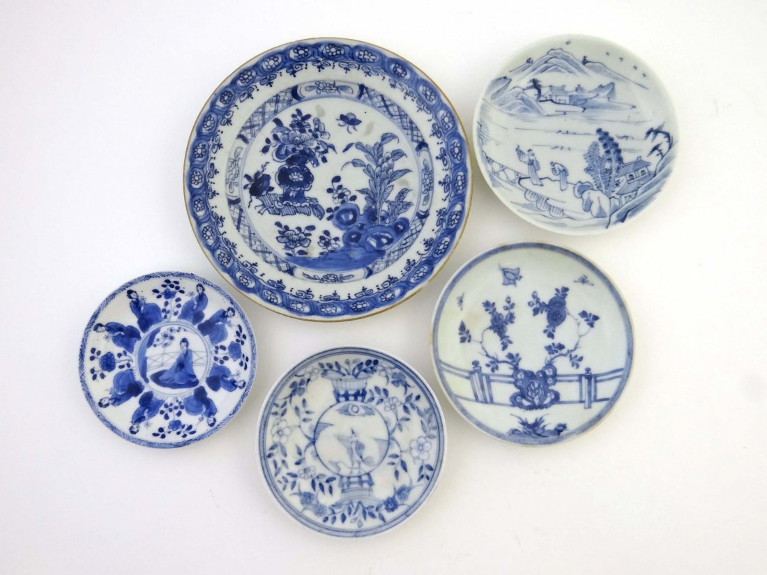 5 Chinese 18th / 19thC plates  : a blue and white plate (1 of 3)
