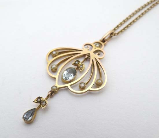 A 9ct gold pendant and chain, the Art Nouveau openwork (1 of 5)
