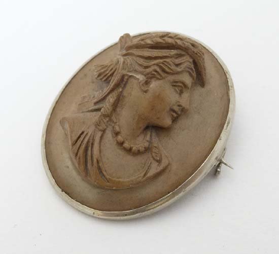 Grand Tour Souvenir : A carved larva cameo style brooch (1 of 3)
