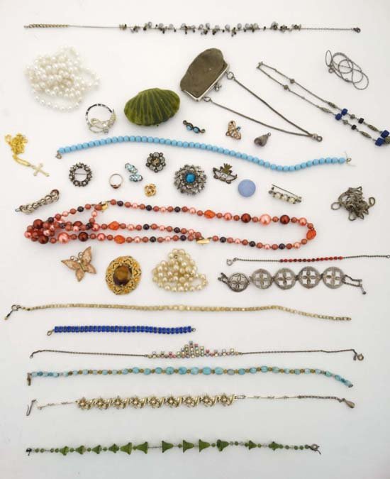 Assorted  vintage jewellery to include a  white metal (1 of 6)