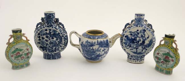 A collection of 5 small Chinese ceramics, to include; A (1 of 10)