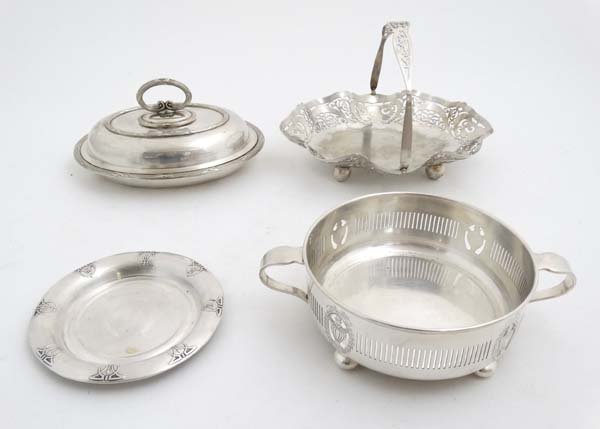 Assorted silver plated wares to include a cake basket (1 of 6)