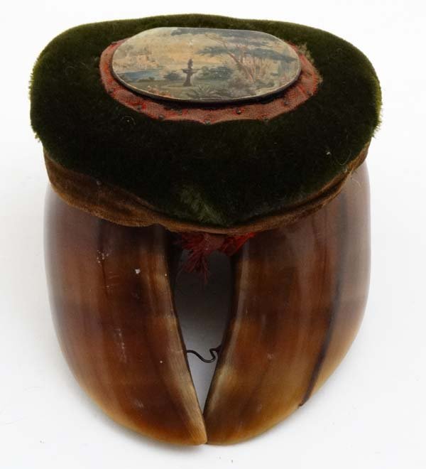 A 19thC bovine hoof pin cushion with snuff box / (1 of 5)