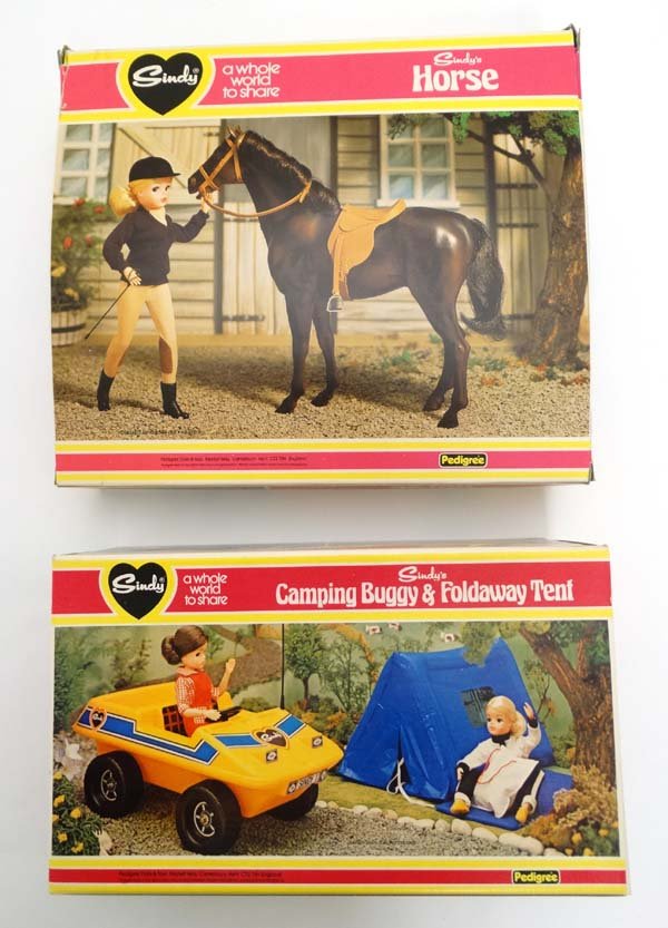 Retro Toys: A set of c1970s Pedigree '' Sindy '' (1 of 5)