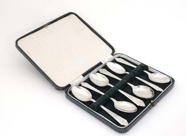 A set of 6 silver tea spoons hallmarked Birmingham 1957: A set of 6 silver tea spoons hallmarked Birmingham 1957 maker Deakin & Francis 4 1/2'' long