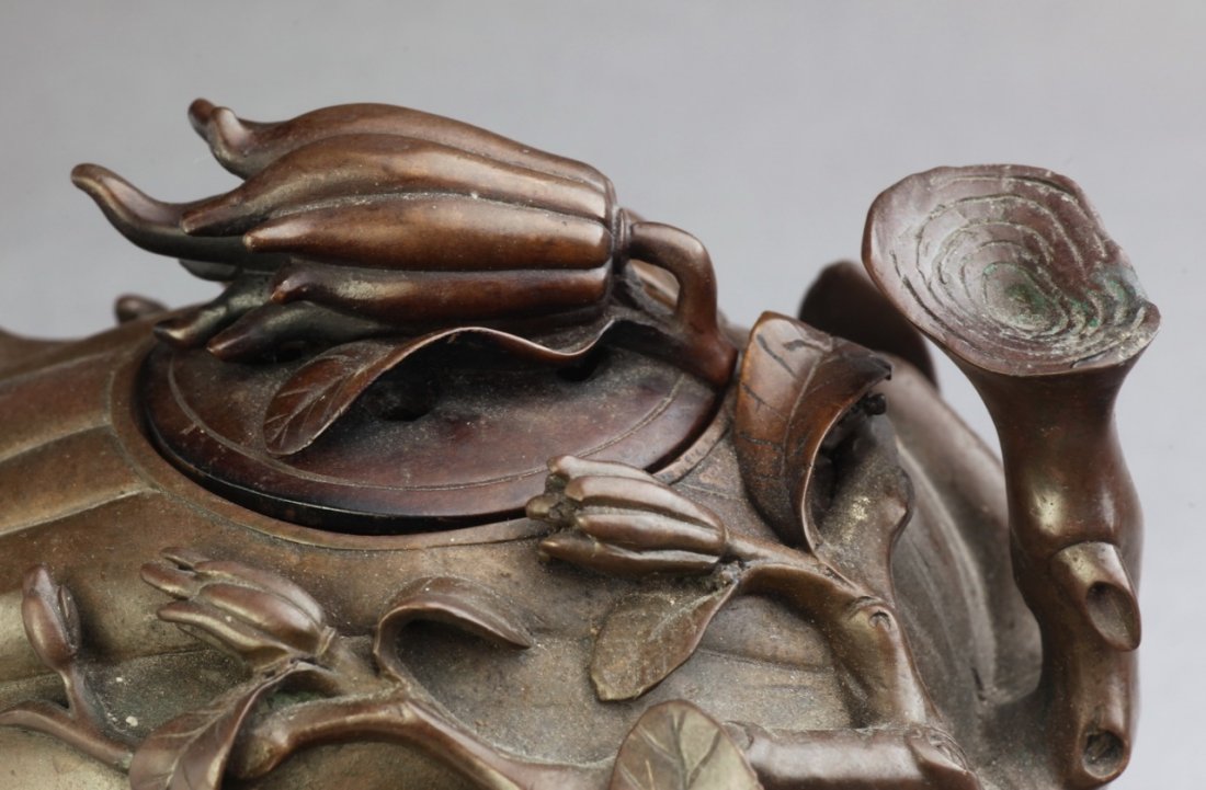 A Bronze Finger Citron Form Incense Burner with cover ,: 20 Heavily cast with an integral handle, and raised on branch feet, the branches also forming the spout and handle. Dimensions: 12cm X 22cm