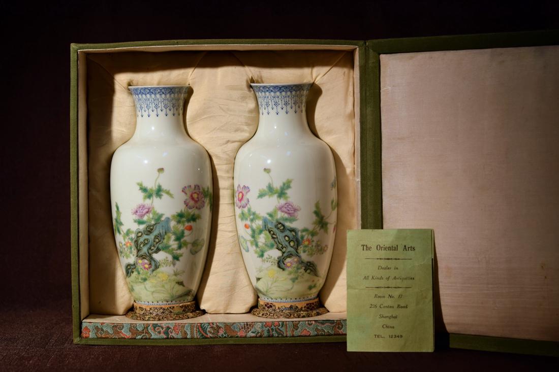 Pair Chinese Republic Vases with Fitted Box (1 of 9)
