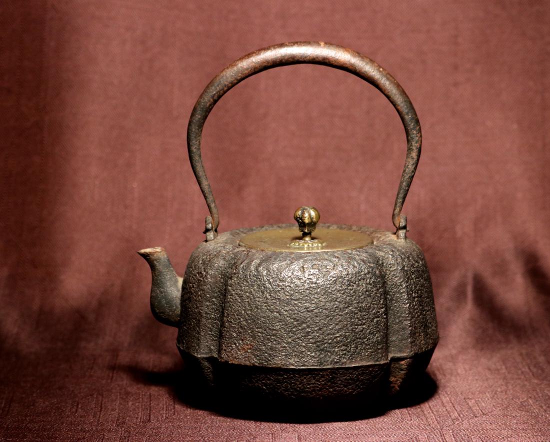 Japanese Iron Teapot with Lobbed Body (1 of 6)
