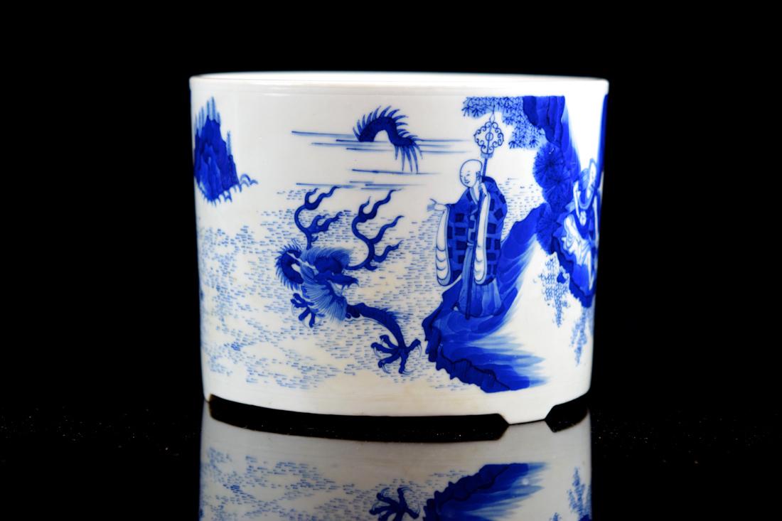 Chinese Blue White Porcelain Brushpot with Scholar (1 of 10)
