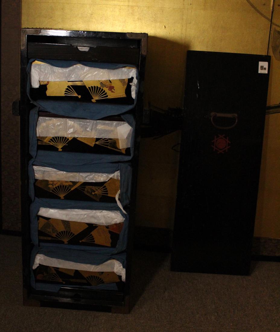 Japanese Lacquer Set in Box - Warlord of Edo Time (1 of 9)