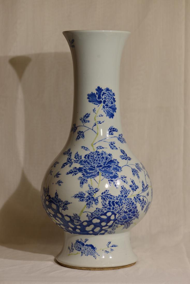 Chinese Porcelain Vase with Blue Enamle Peony (1 of 9)
