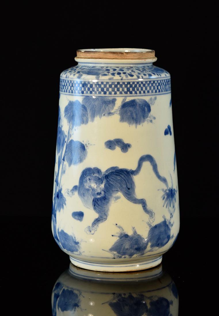 Japanese Blue White Porcelain Vase - Tiger 18th cen (1 of 8)