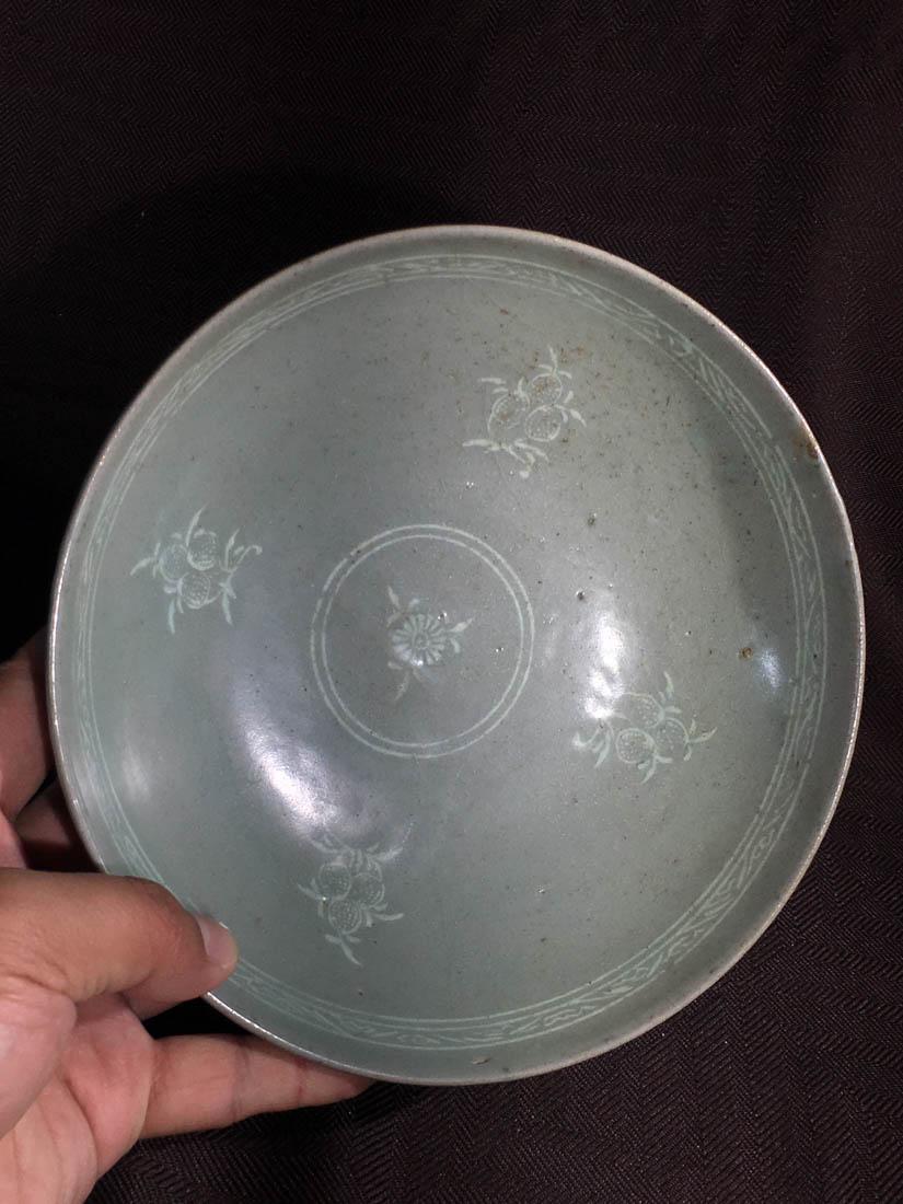 Antique Korean Celadon Porcelain Bowl: measures 7.25"dia 3"ht