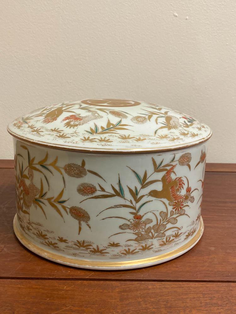 Japanese Porcelain Covered Box -Togugawa Familly: 19th cen, meiji period, 10"dia 5.5"ht, with small chip at interior rim