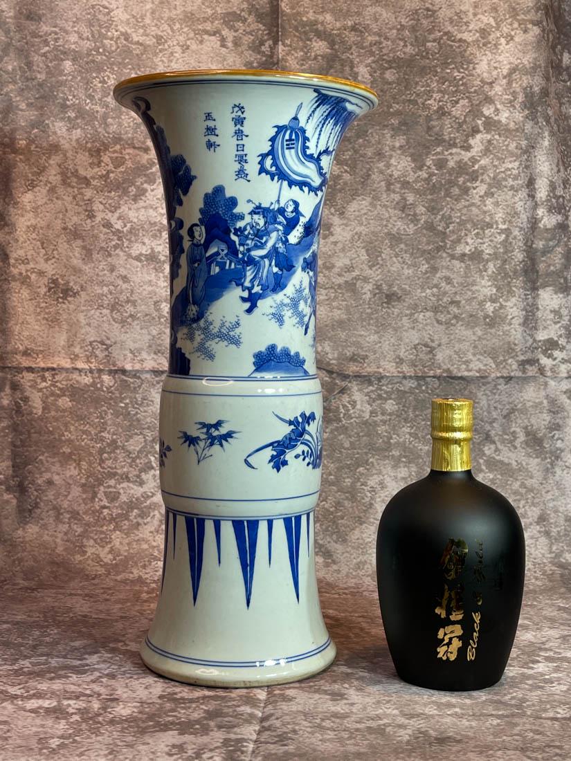 Chinese Blue White Ku Vase - Warriors (1 of 11)