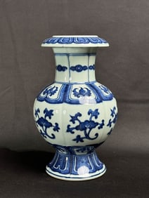 Chinese Blue White Lobbed Porcelain Vase