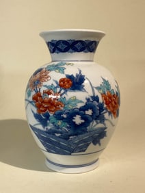 Japanese Kakeimon Type Porcelain Vase - Floral Décor