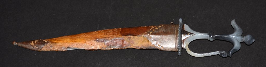 Rare Chinese Mughal Jade Dagger: 18th cen Chinese Mughal jade dagger with original sheath, black and white jade handle. Measures 15"l, handle 5.75"l