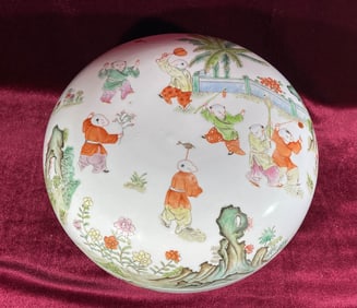 Chinese Famille Rose Porcelain Round Box - Boy Scene