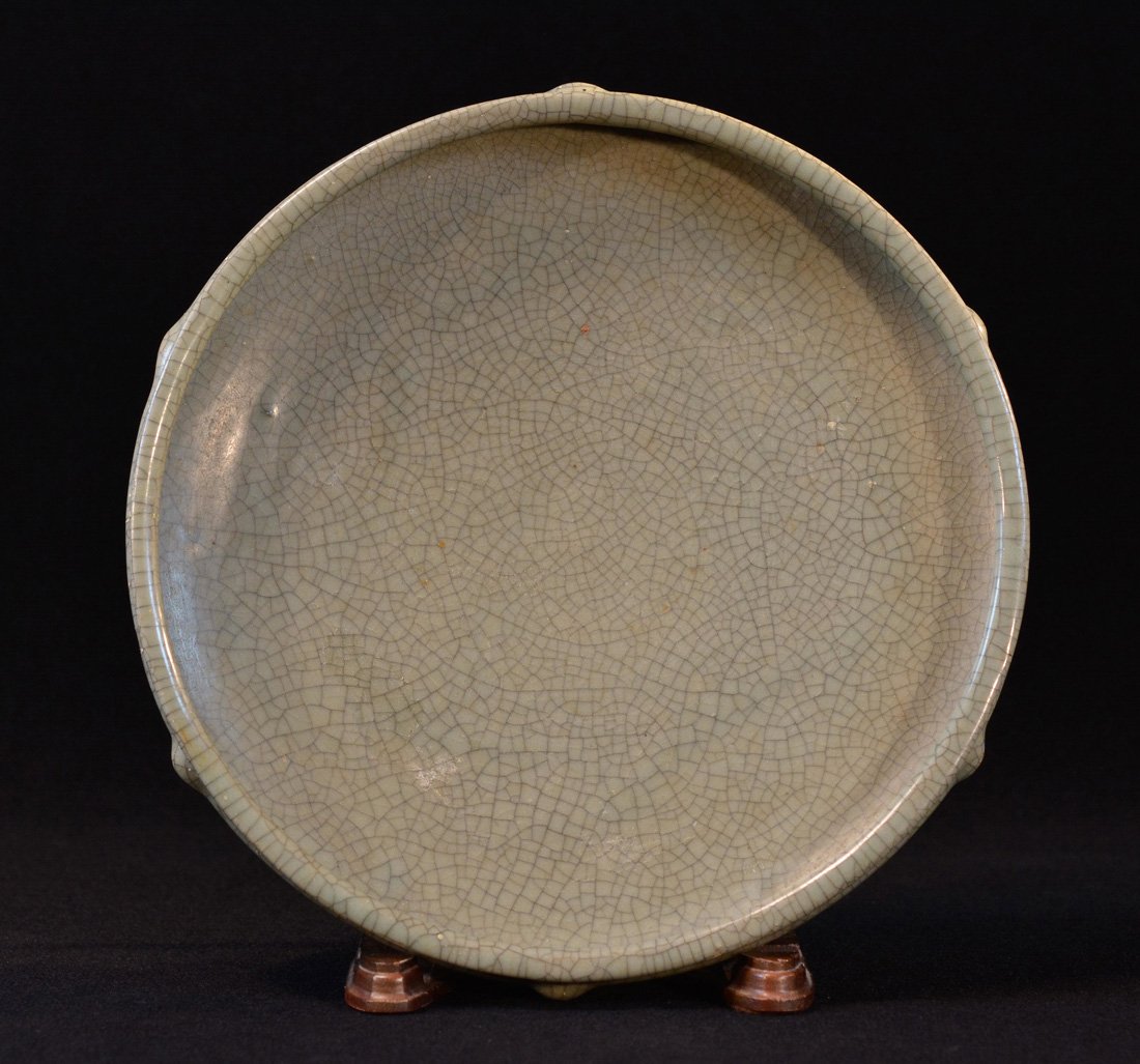 Chinese Ge Crackle Glazed Brush washer: 18th cen, fine crackle resting on tripod base, measures 9"dia.