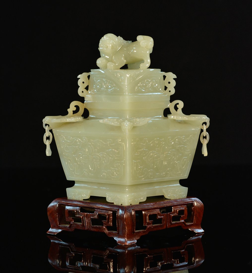 Chinese Jade Censer with Bats and Foolion Finial (1 of 8)