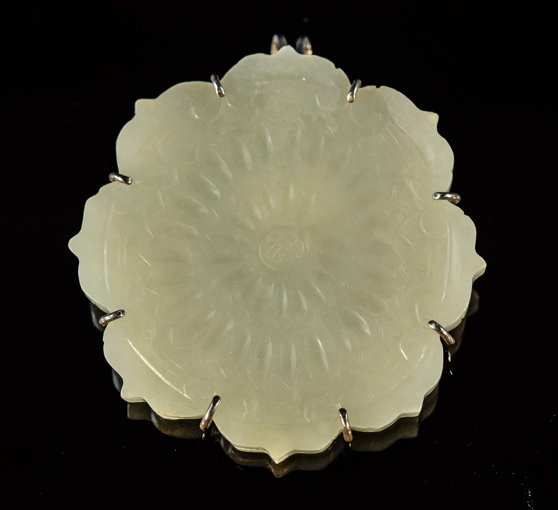 Chinese White Jade Pedant of Floral Pedal Shape (1 of 7)