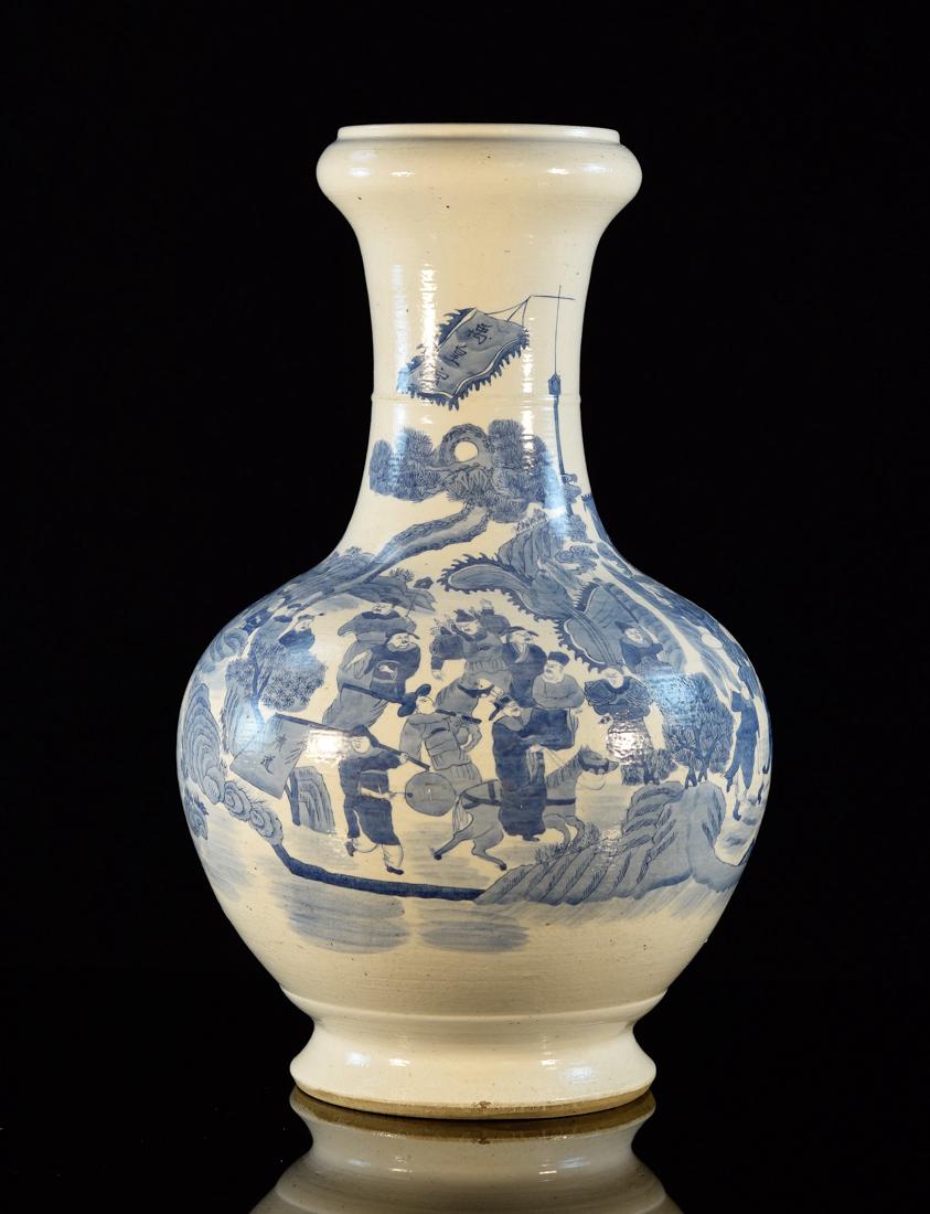 Chinese Blue white Porcelain Vase with Warrior Scene (1 of 12)