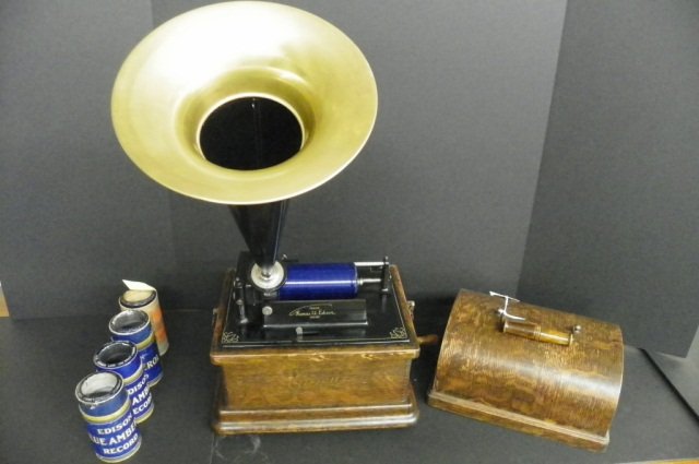 Edison Phonograph with Horn and 4 Cylinders: Edison Fireside Phonograph Model A with horn and 5 cylinders. Nice Oak Case. Height 11” Width 10” 8” Depth. Plays
